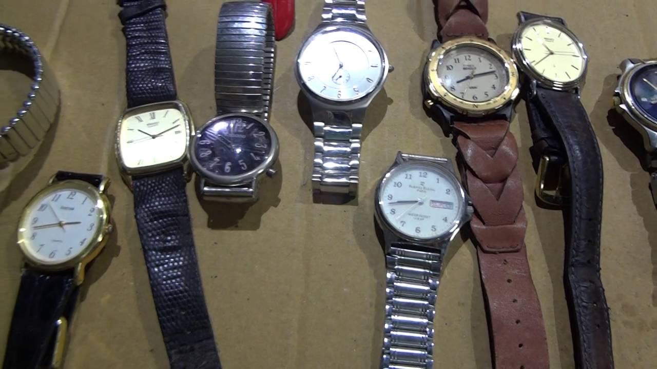 Giá bán đồng hồ Thụy Sỹ xách tay vì sao rẻ hơn mua tại cửa hàng?