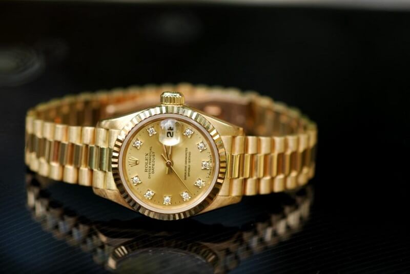 Đồng hồ vàng 18k - được làm bằng vàng đúc nguyên khối